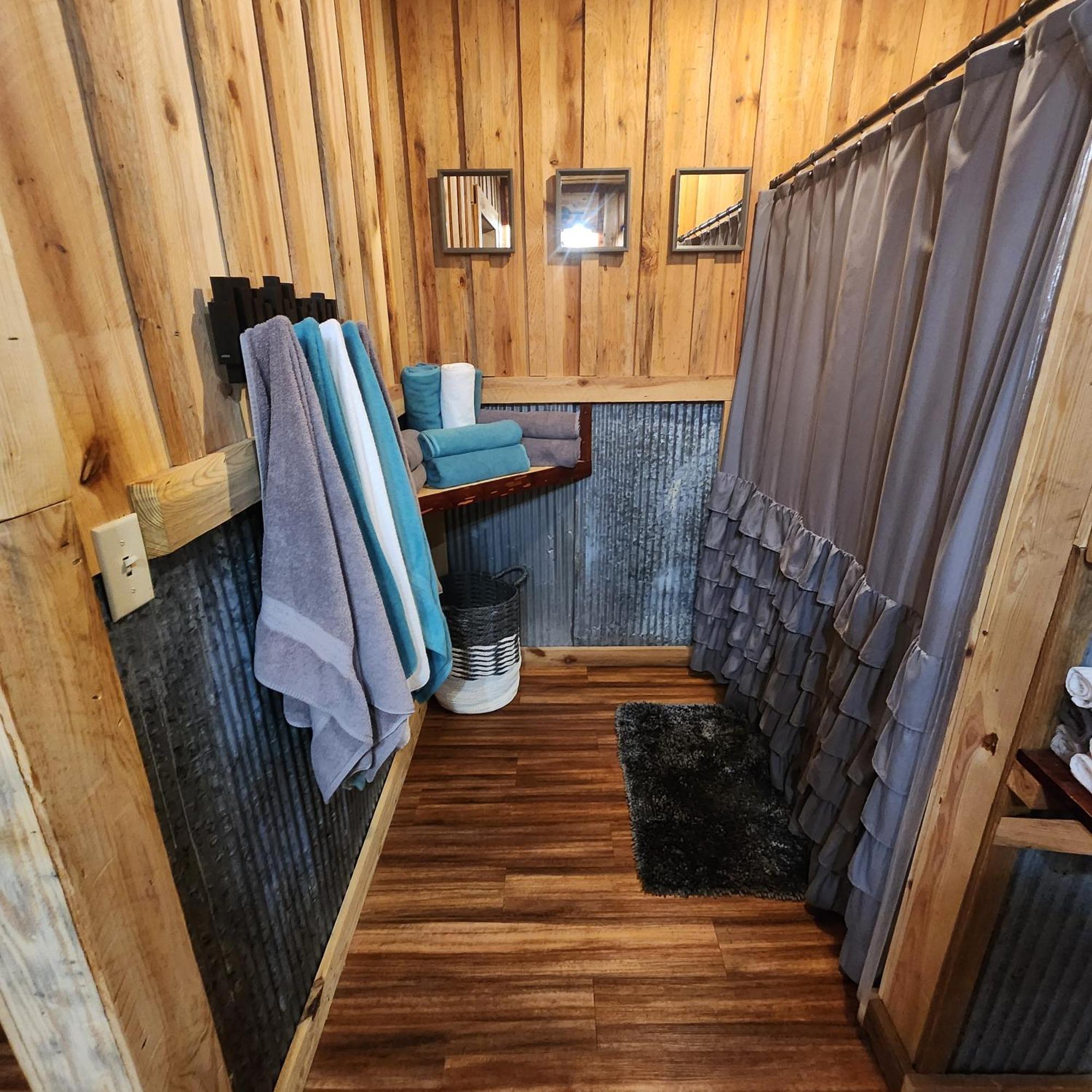 Unique Country Cabin Meets Farmhouse Modern!!! Mena Esterno foto